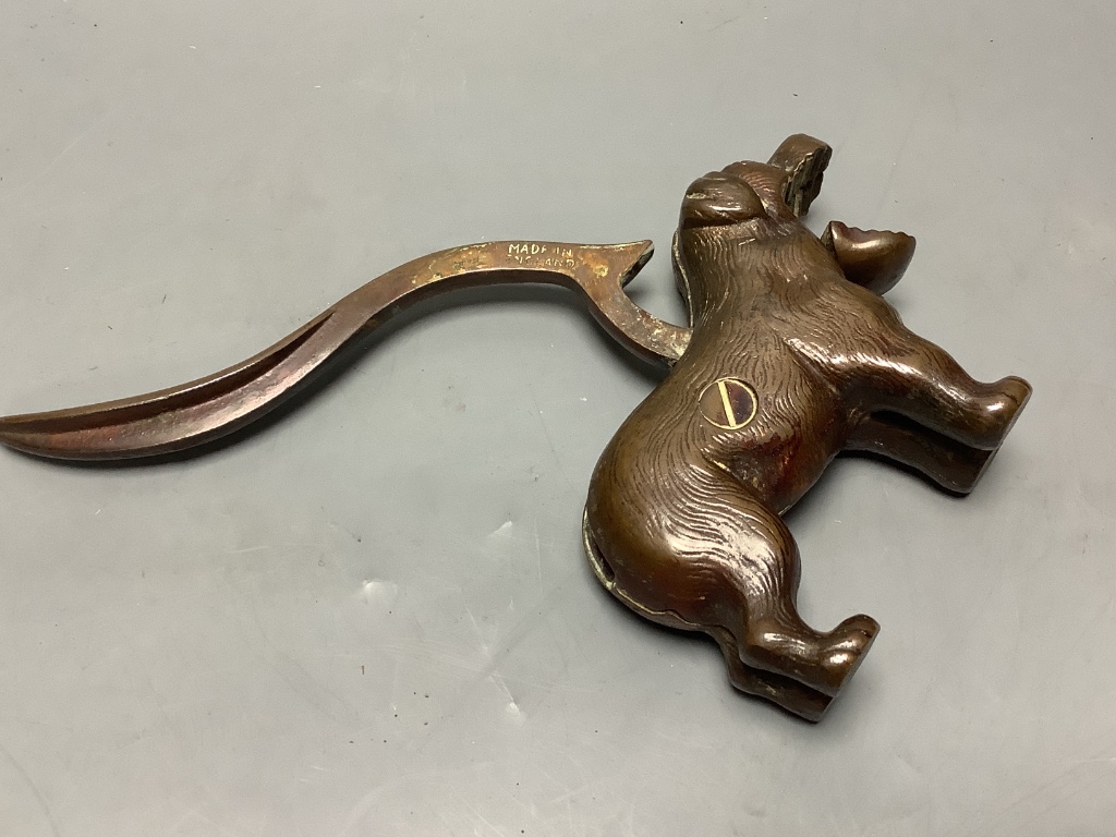 A brass 'dog' nutcracker, length 24cm